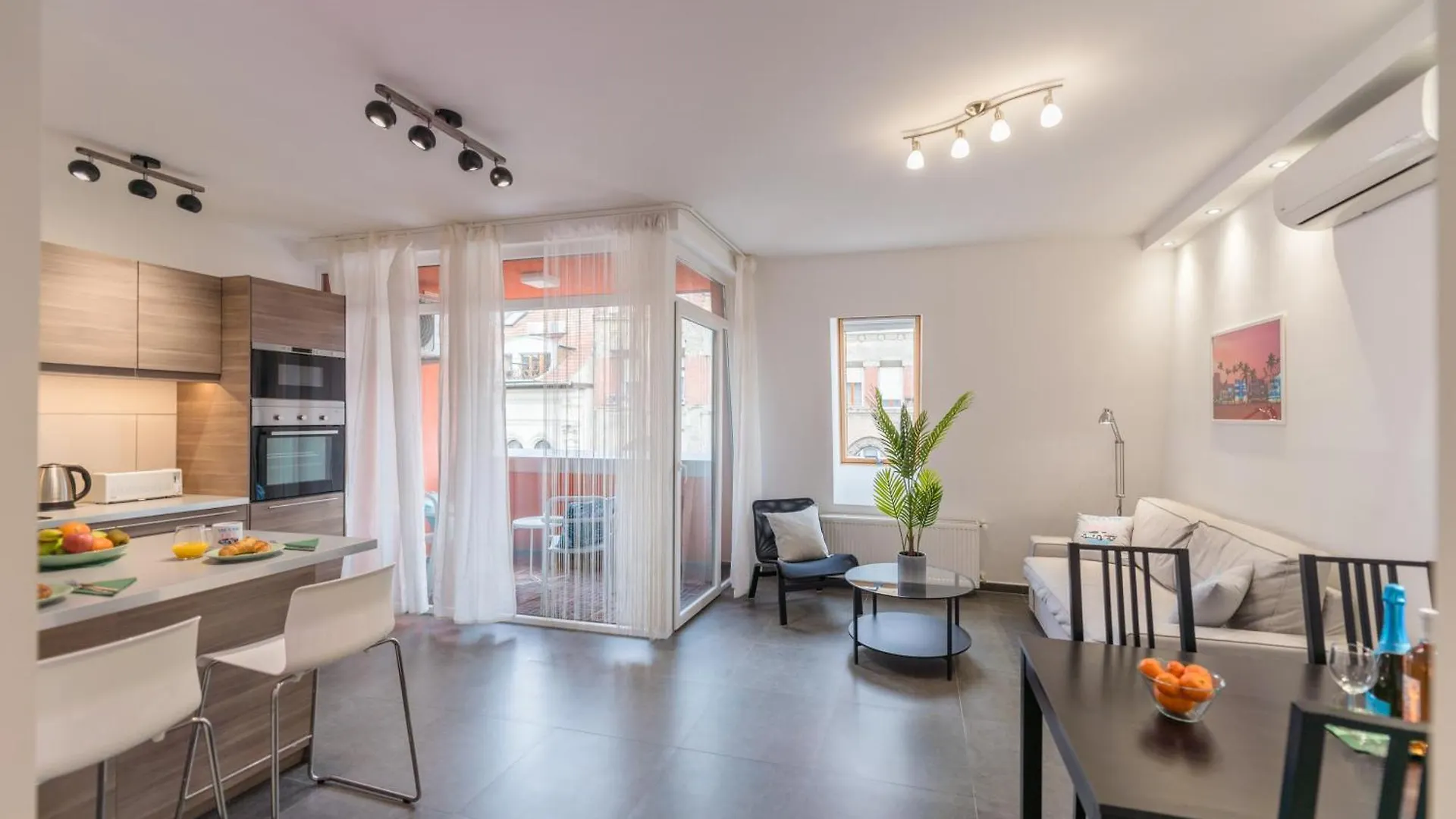 Miami Vice Apartment With Balcony Budapest