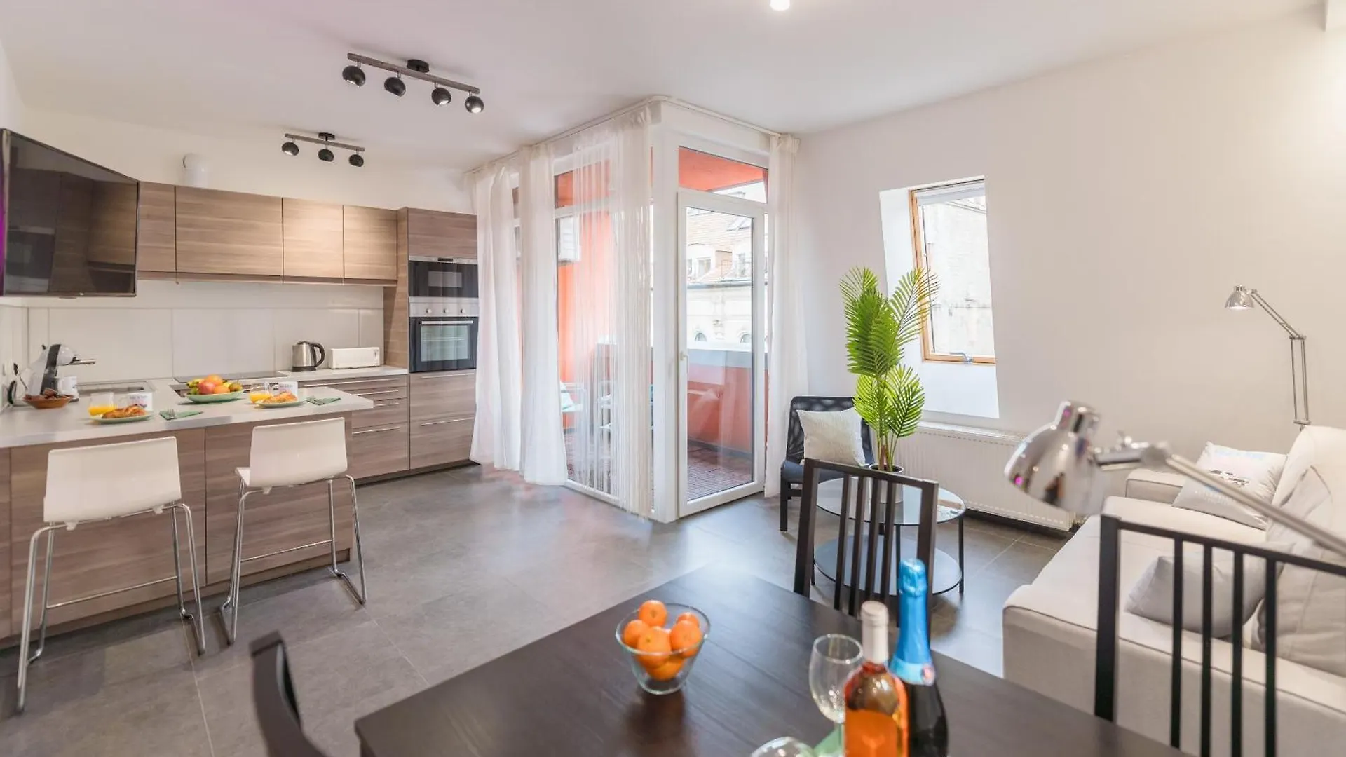 Miami Vice Apartment With Balcony Budapest