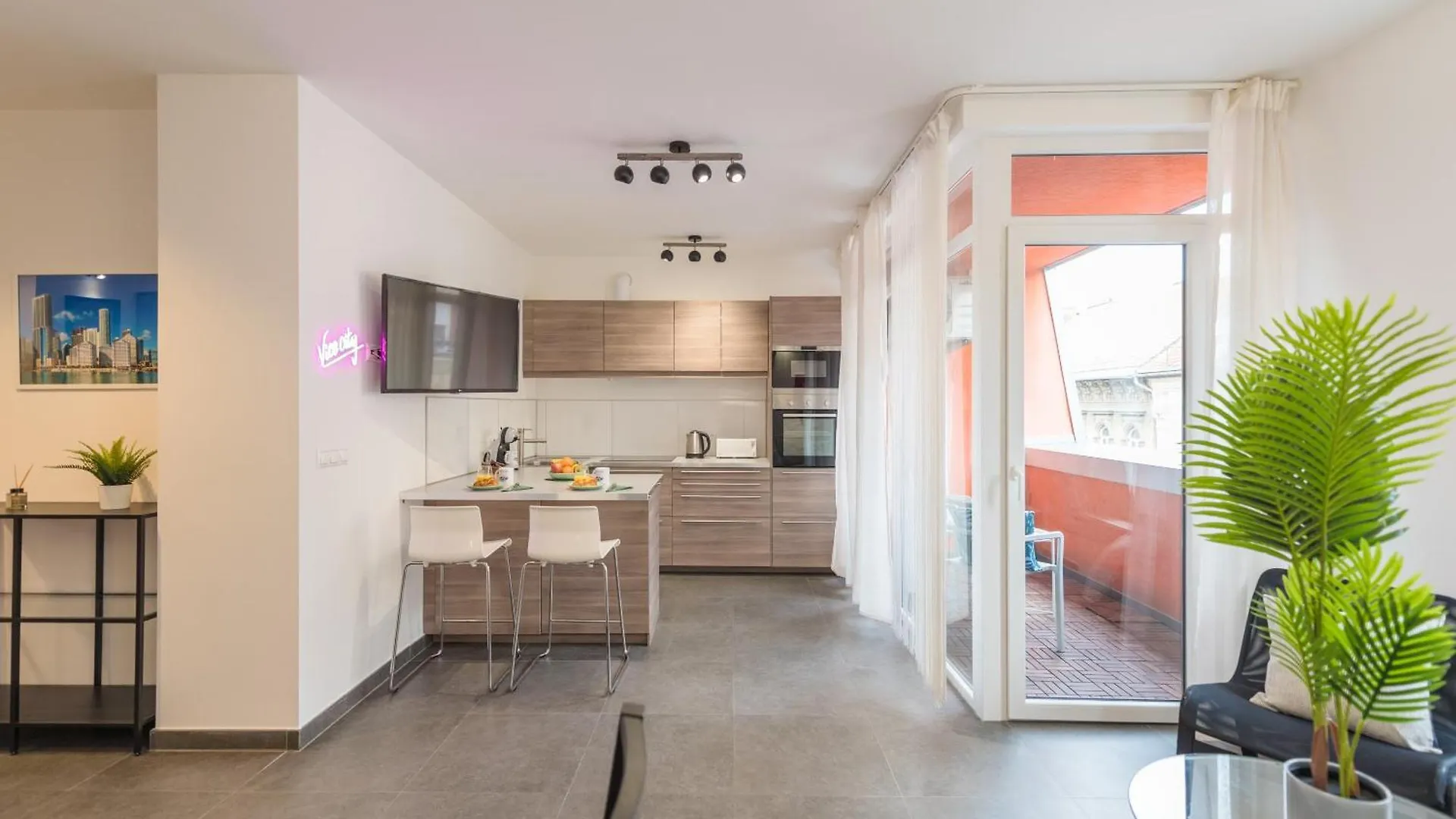 Miami Vice Apartment With Balcony Budapest