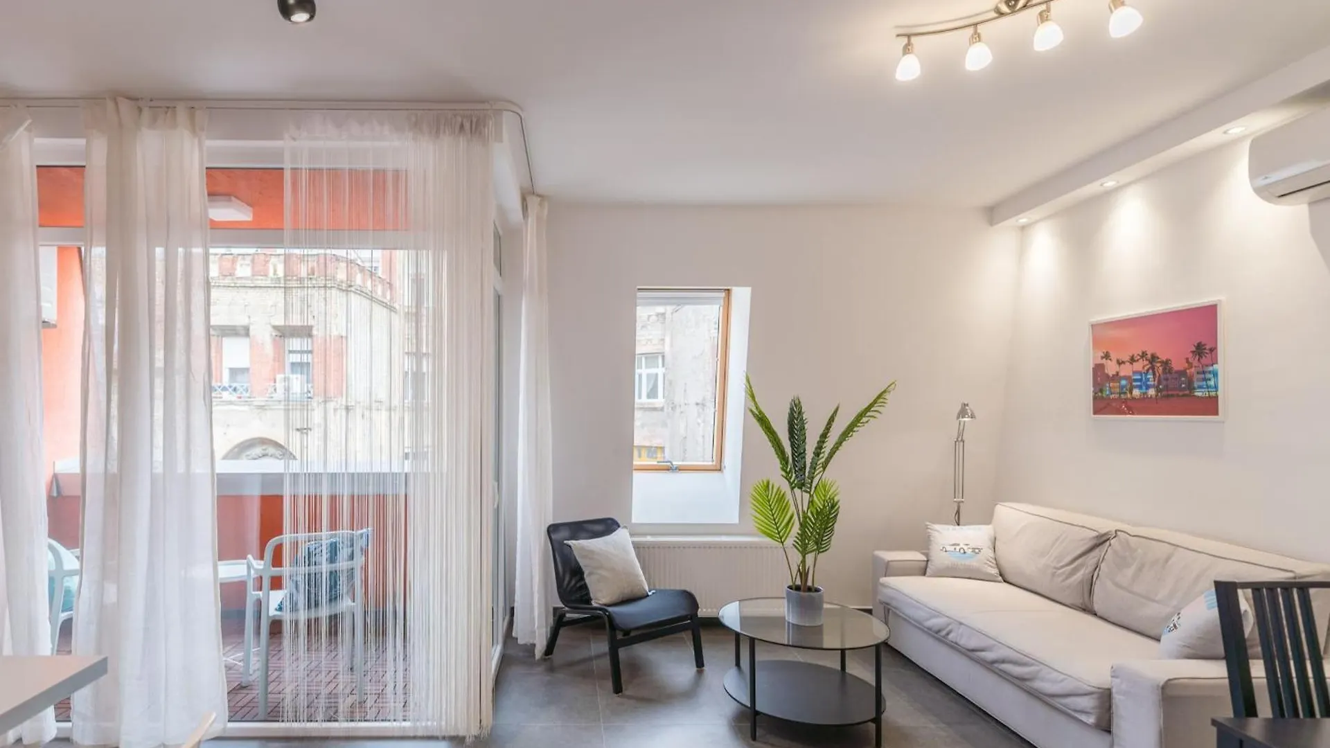 Miami Vice Apartment With Balcony Budapest