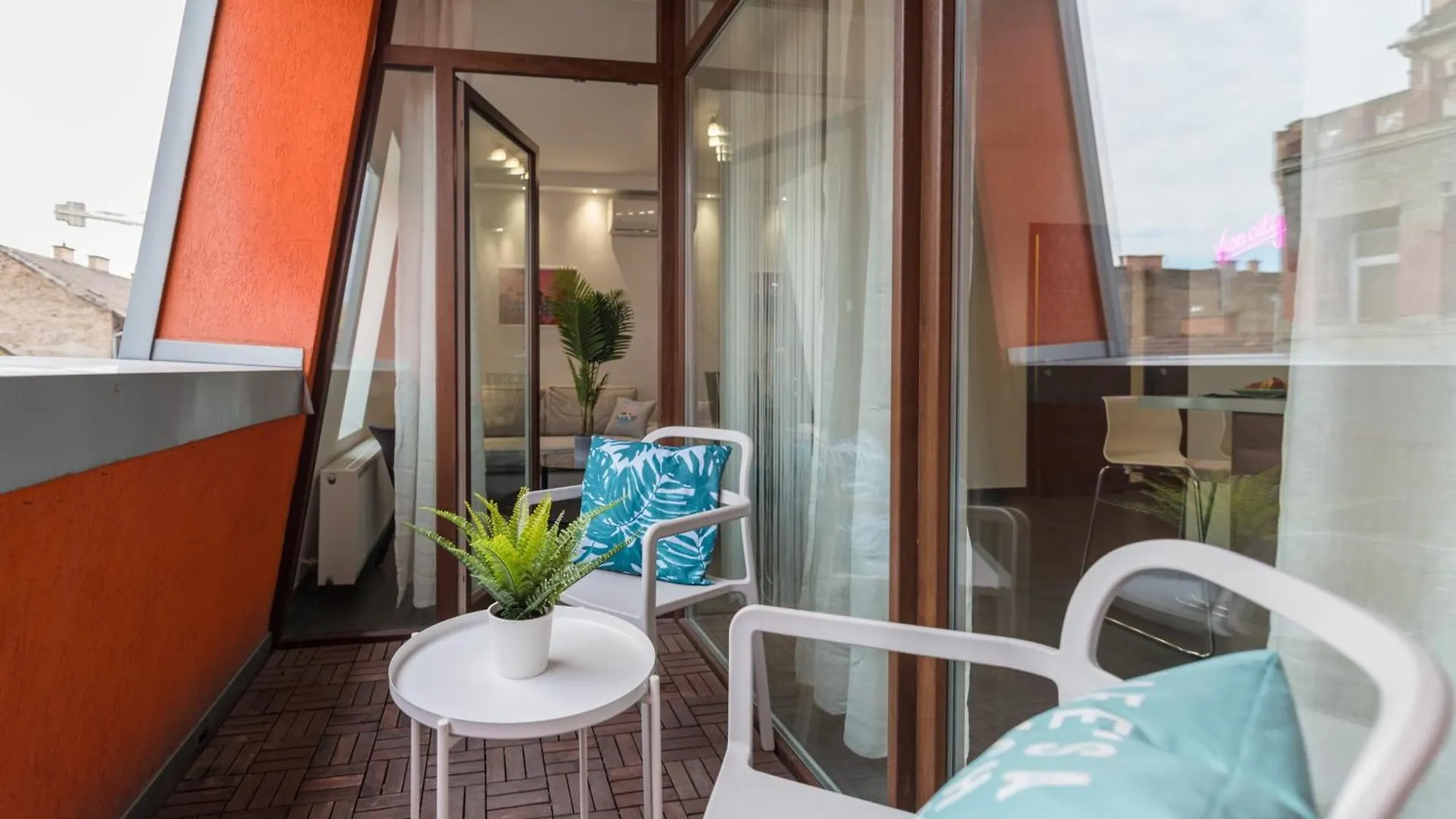 Miami Vice Apartment With Balcony Budapest 0*,