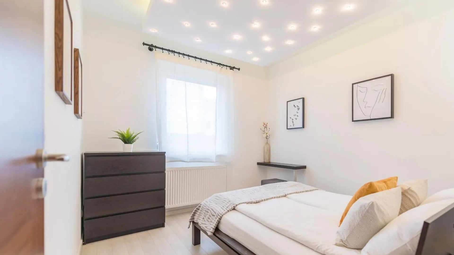 Miami Vice Apartment With Balcony Budapest